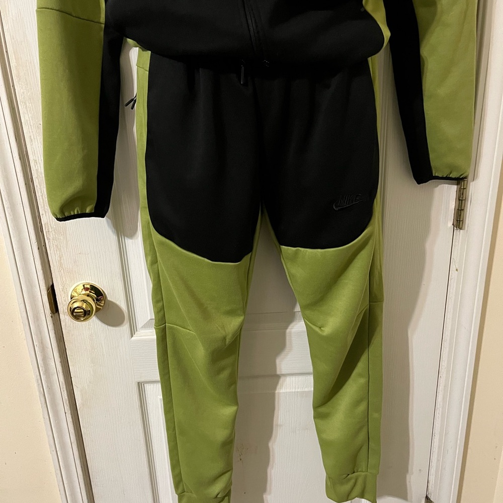 Unisex Nike track suit - Picture 3 of 5